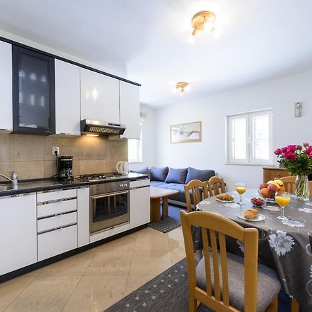 Apartment Tija Two Bedroom Apartment With Balcony And Partial Sea View Dubrovnik Ngoại thất bức ảnh