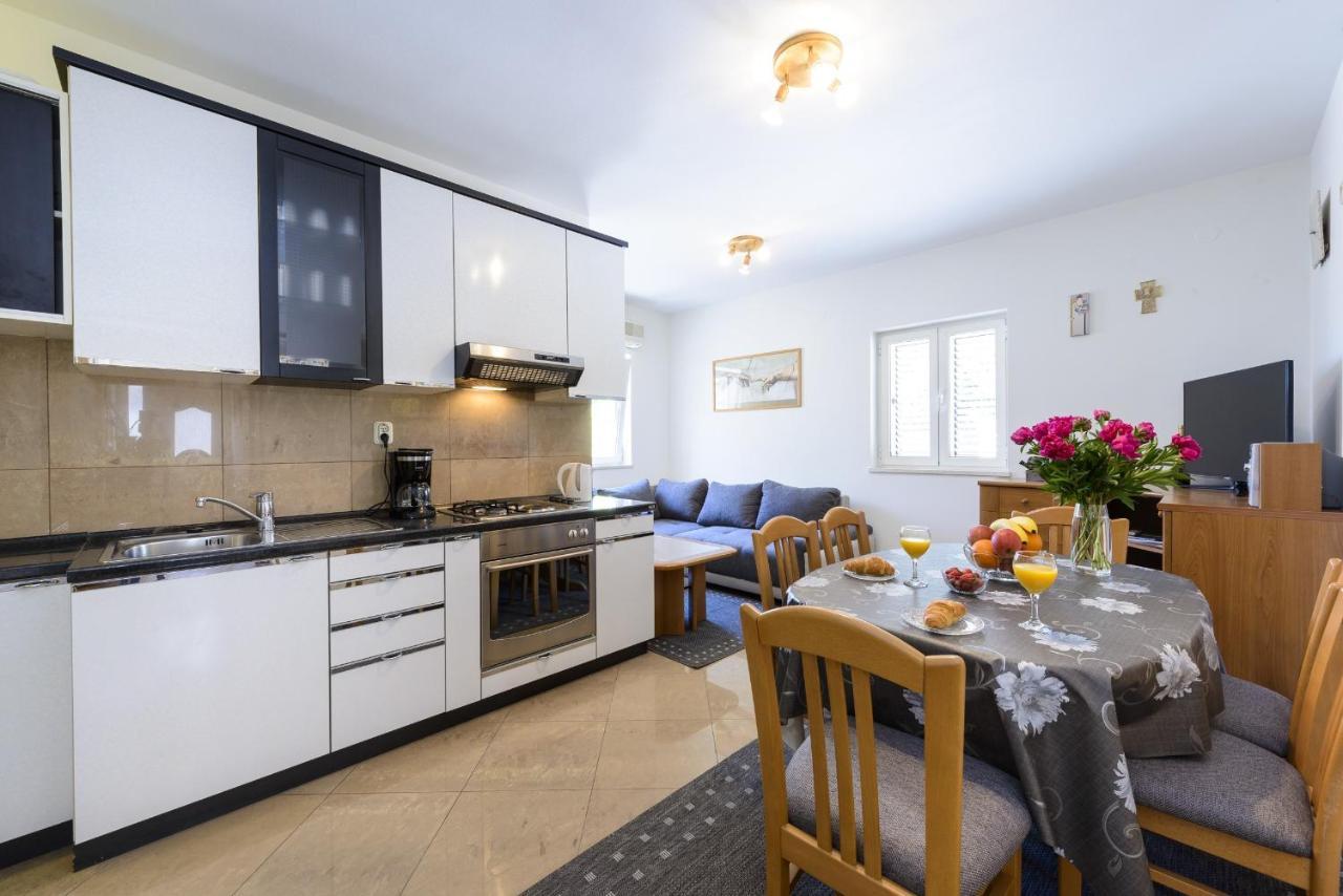 Apartment Tija Two Bedroom Apartment With Balcony And Partial Sea View Dubrovnik Ngoại thất bức ảnh