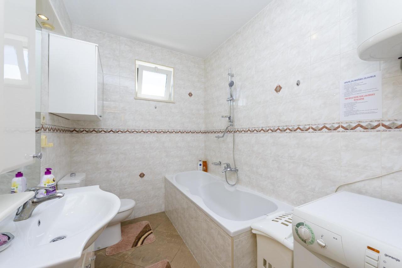 Apartment Tija Two Bedroom Apartment With Balcony And Partial Sea View Dubrovnik Ngoại thất bức ảnh